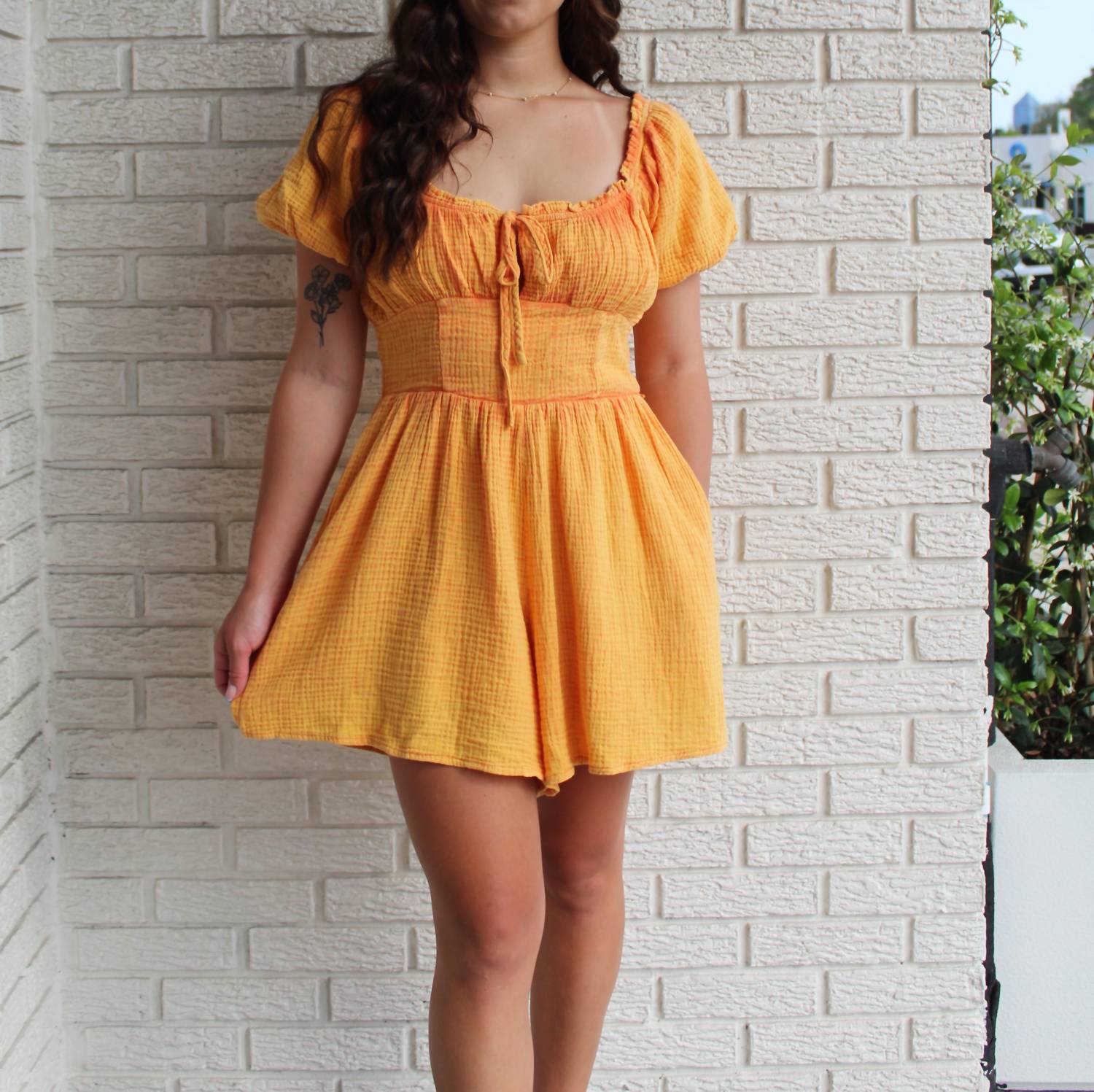 Выстиранный комбинезон в оранжевом цвете Lily Grace
Выстиранный комбинезон в оранжевом цвете Lily Grace