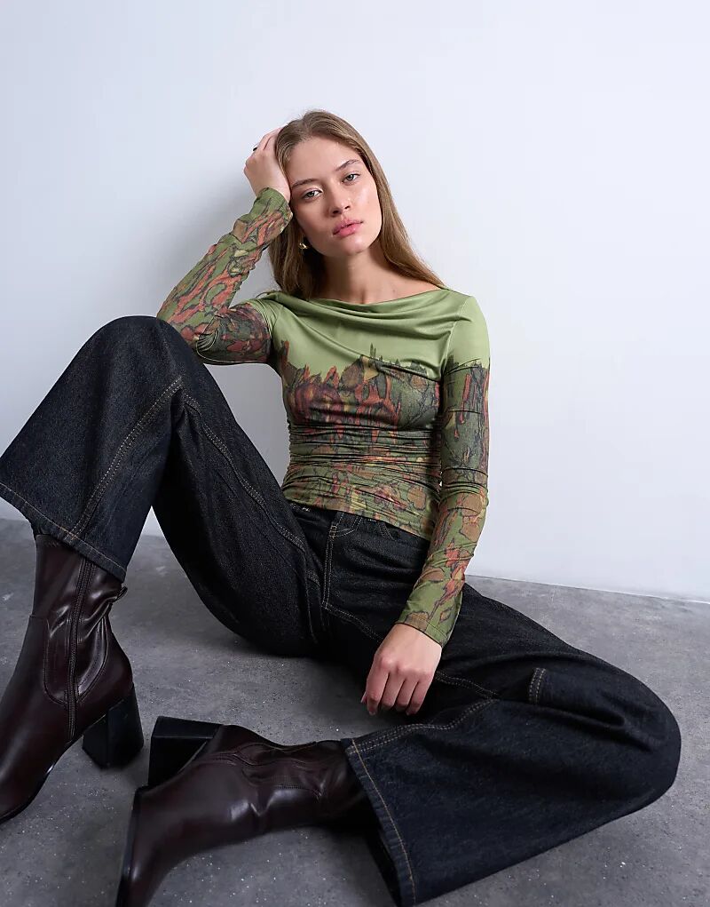 Топ Topshop из микрофибры с абстрактным принтом и вырезом-срезом зеленого цвета
Топ Topshop из микрофибры с абстрактным принтом и вырезом-срезом зеленого цвета