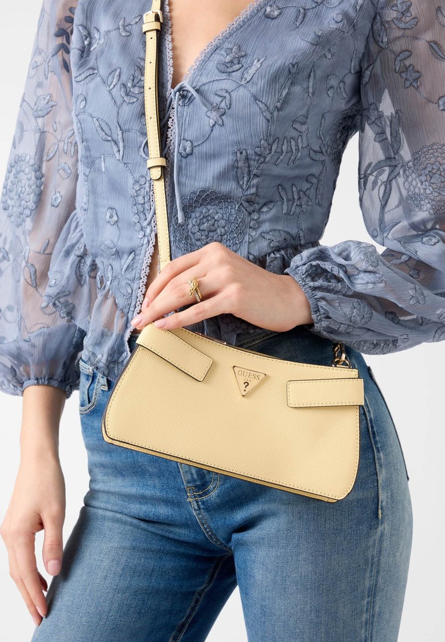 Сумка кросс-боди Guess SERENOVA SAFFIANO MINI, Gelb/Yellow
Сумка кросс-боди Guess SERENOVA SAFFIANO MINI, Gelb/Yellow