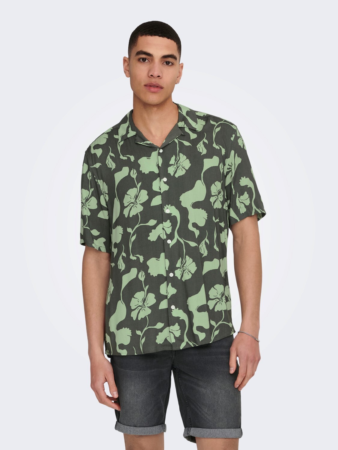 Рубашка ONLY Freizeit Kurzarm Tropisches Blumen Print Shirt ONSDASH, зеленый
Рубашка ONLY Freizeit Kurzarm Tropisches Blumen Print Shirt ONSDASH, зеленый