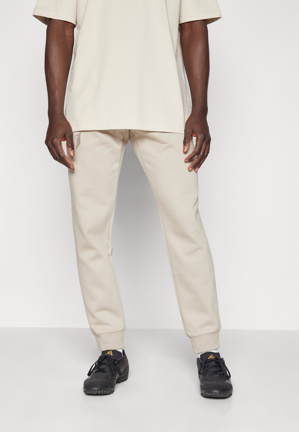 Спортивные штаны MESSI Adidas Performance, светло-коричневый
Спортивные штаны MESSI Adidas Performance, светло-коричневый