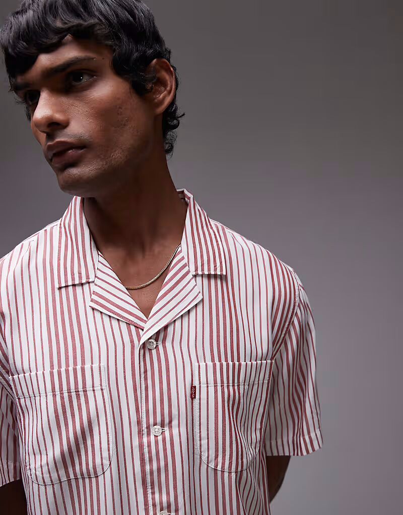 Классическая рубашка Levi's Camper с короткими рукавами и воротником Revere в полоску красного цвета
Классическая рубашка Levi's Camper с короткими рукавами и воротником Revere в полоску красного цвета