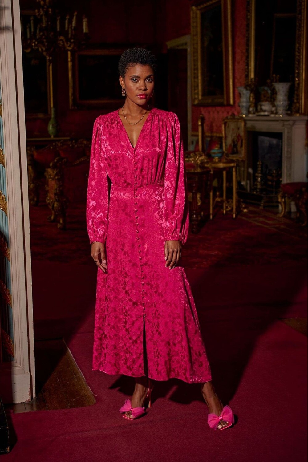 Жаккардовое платье миди на пуговицах Another Sunday, розовый
Жаккардовое платье миди на пуговицах Another Sunday, розовый