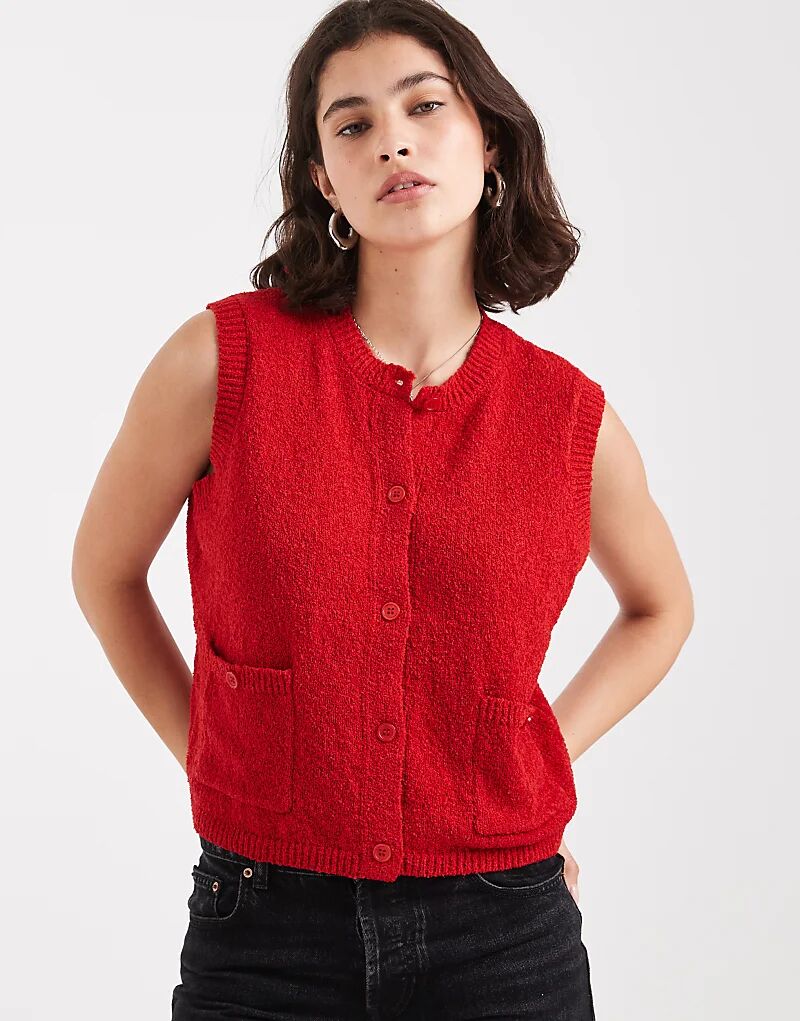 Жилет с пуговицами спереди, красного цвета
Жилет с пуговицами спереди, красного цвета