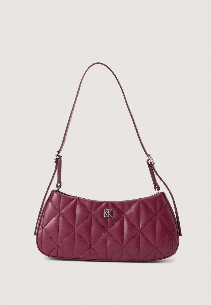 Сумка Calvin Klein QUILTED SMALL SHOULDER BAG, Bordeaux
Сумка Calvin Klein QUILTED SMALL SHOULDER BAG, Bordeaux