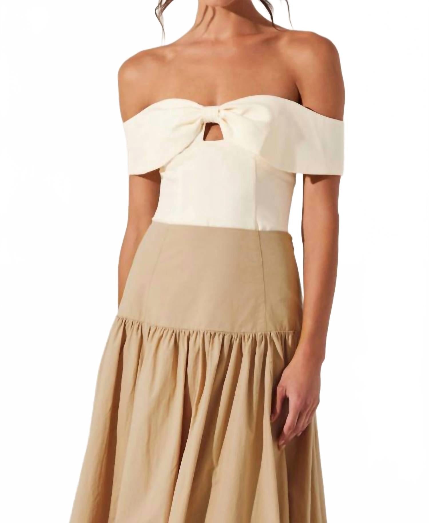 ASTR Топ с открытыми плечами и бантом от Телайны, кремовый
ASTR Топ с открытыми плечами и бантом от Телайны, кремовый