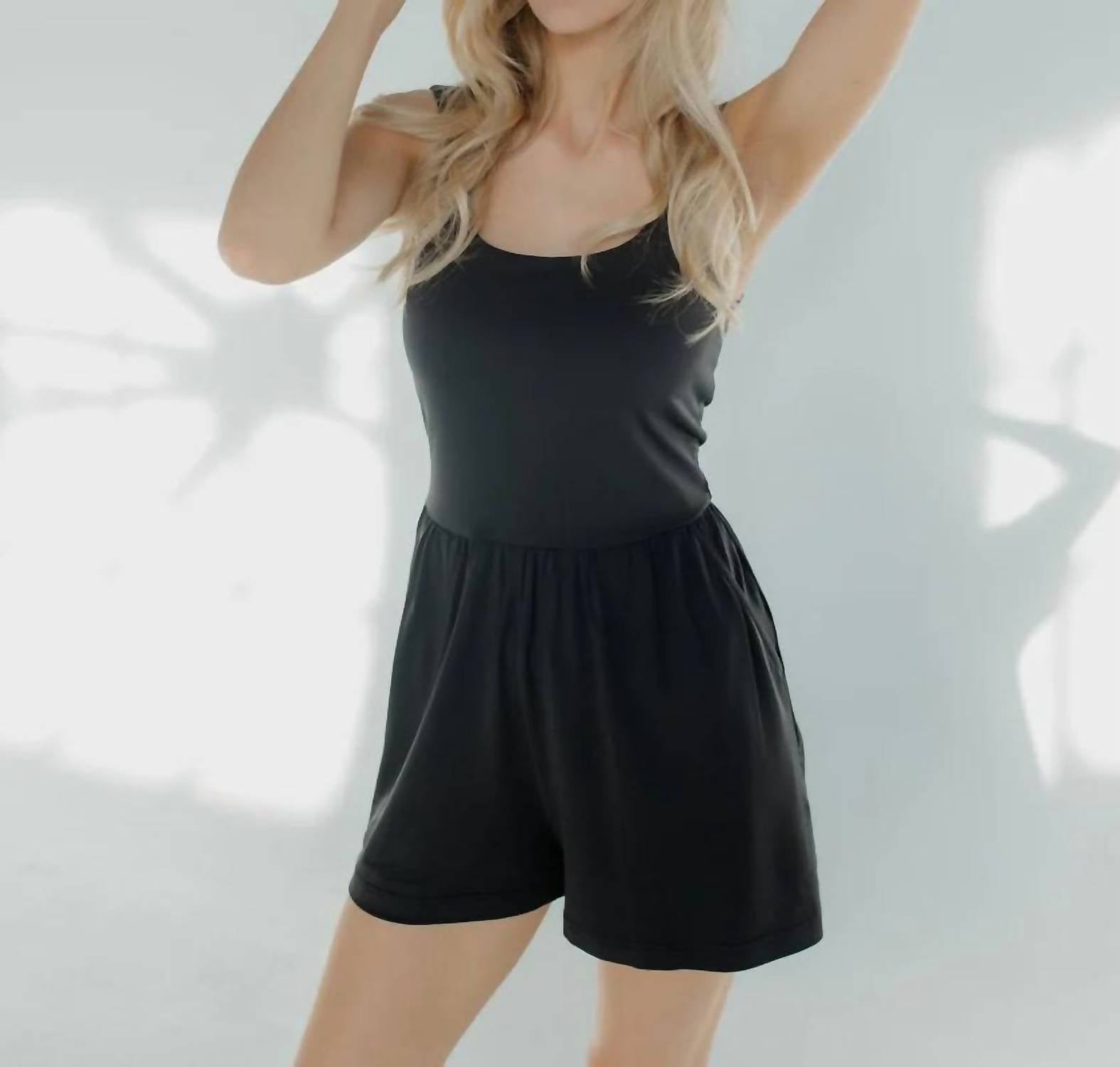 Camila Tank Ромпер черного цвета Savraé
Camila Tank Ромпер черного цвета Savraé