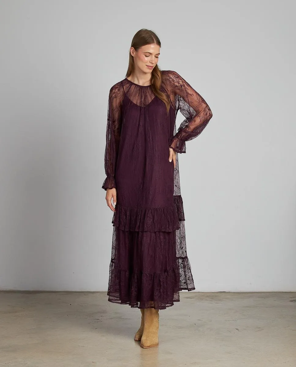 Длинное кружевное платье с подкладкой и без застежки Alma en Pena, баклажановый
Длинное кружевное платье с подкладкой и без застежки Alma en Pena, баклажановый