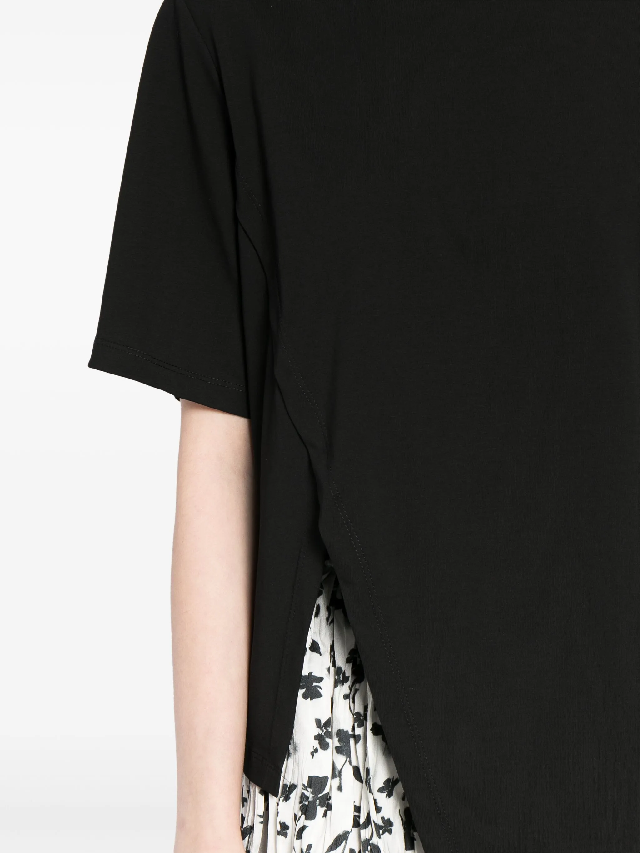 Комплект из топа и юбки с завышенной талией B+Ab, черный
Комплект из топа и юбки с завышенной талией B+Ab, черный