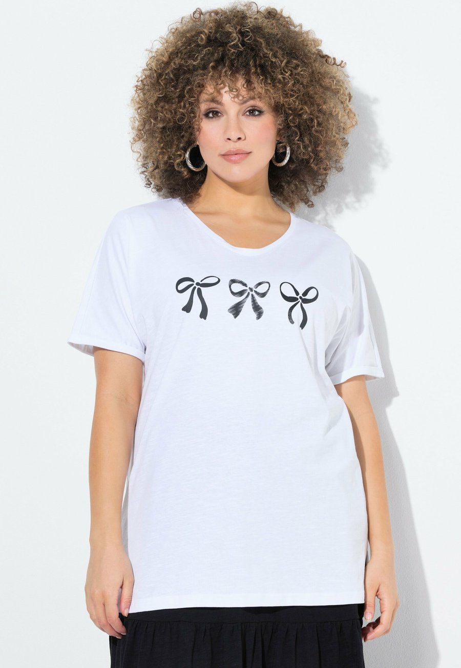 Футболка Ulla Popken SHORT SLEEVE GRAPHIC, Snow White/White, Белый, Футболка Ulla Popken SHORT SLEEVE GRAPHIC, Snow White/White
Футболка Ulla Popken SHORT SLEEVE GRAPHIC, Snow White/White, Белый, Футболка Ulla Popken SHORT SLEEVE GRAPHIC, Snow White/White