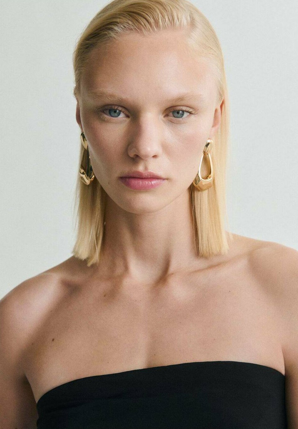 Платье Mango, черный
Платье Mango, черный