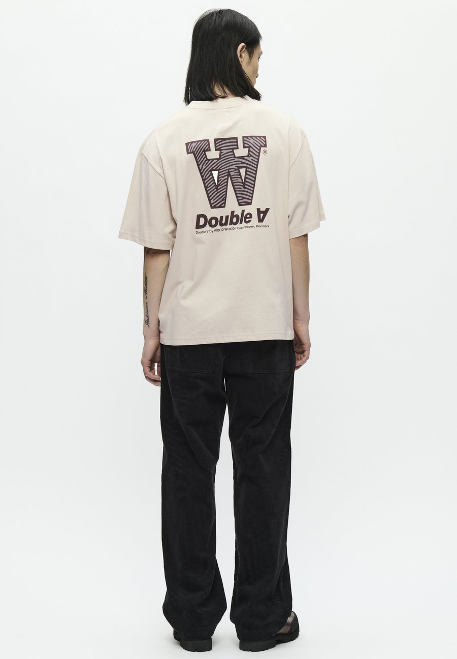 Футболка DOUBLE A BY W.W. LIAM AANEUE, Moonstruck/Beige
Футболка DOUBLE A BY W.W. LIAM AANEUE, Moonstruck/Beige