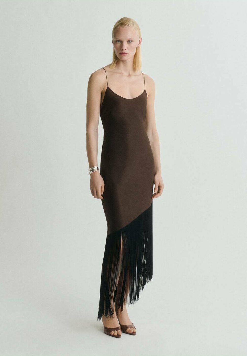 Платье макси Mango, коричневый
Платье макси Mango, коричневый