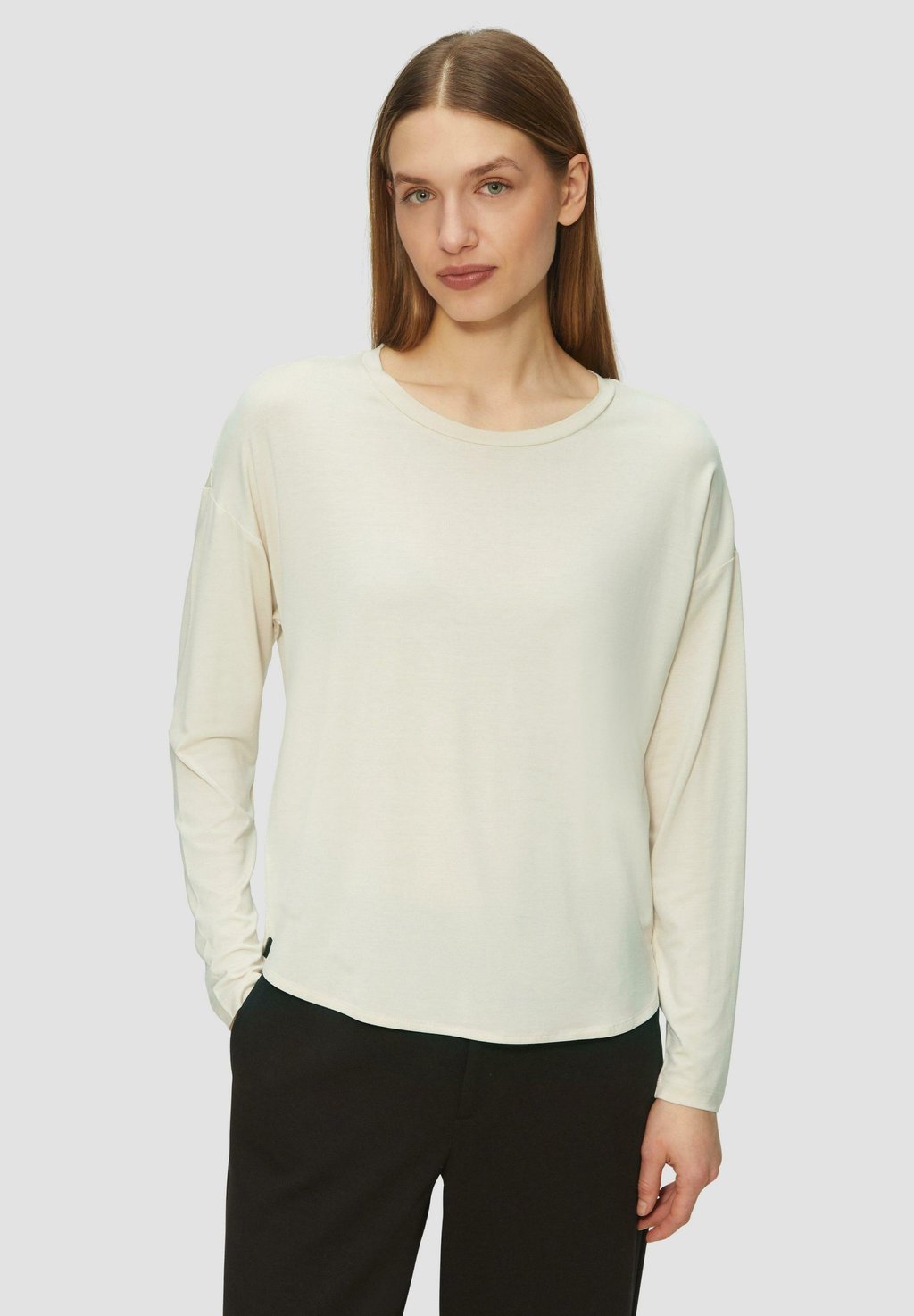 Топ с длинными рукавами MIT ÜBERSCHNITTENEN SCHULTERN UND ABGERUNDETEM SAUM s.Oliver, бежевый
Топ с длинными рукавами MIT ÜBERSCHNITTENEN SCHULTERN UND ABGERUNDETEM SAUM s.Oliver, бежевый