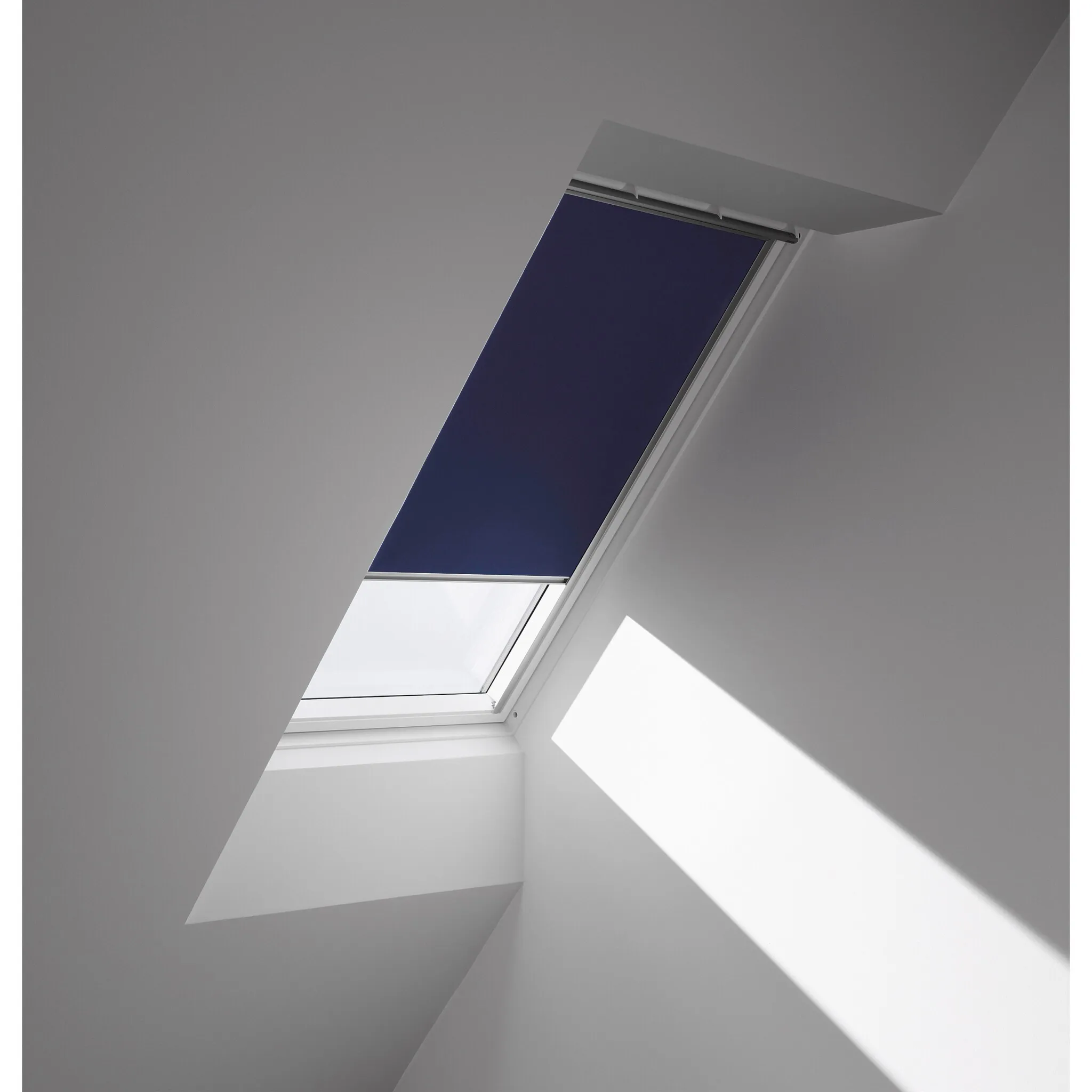 Затемняющие рулонные шторы VELUX «DKL SK06/MK04/FK04/CK02/CK04/FK06/MK06 1100S», затемнение, затемнение, без сверления, в направляющих, направляющие алюминиевого цвета и ручка, темно-синий
Затемняющие рулонные шторы VELUX «DKL SK06/MK04/FK04/CK02/CK04/FK06/MK06 1100S», затемнение, затемнение, без сверления, в направляющих, направляющие алюминиевого цвета и ручка, темно-синий