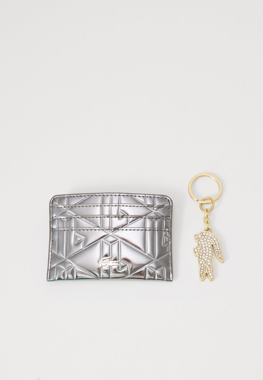 Кошелек Lacoste MONEY PIECES, Shiny Dark Silver-Coloured/Silver-Coloured
Кошелек Lacoste MONEY PIECES, Shiny Dark Silver-Coloured/Silver-Coloured