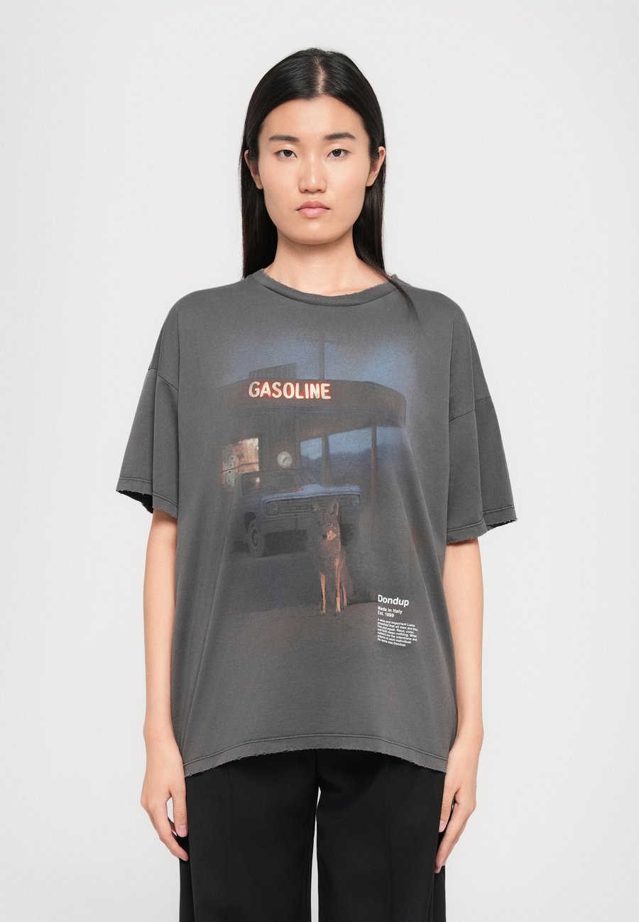 Футболка Dondup Print T-shirt, Black/Grey/Black
Футболка Dondup Print T-shirt, Black/Grey/Black