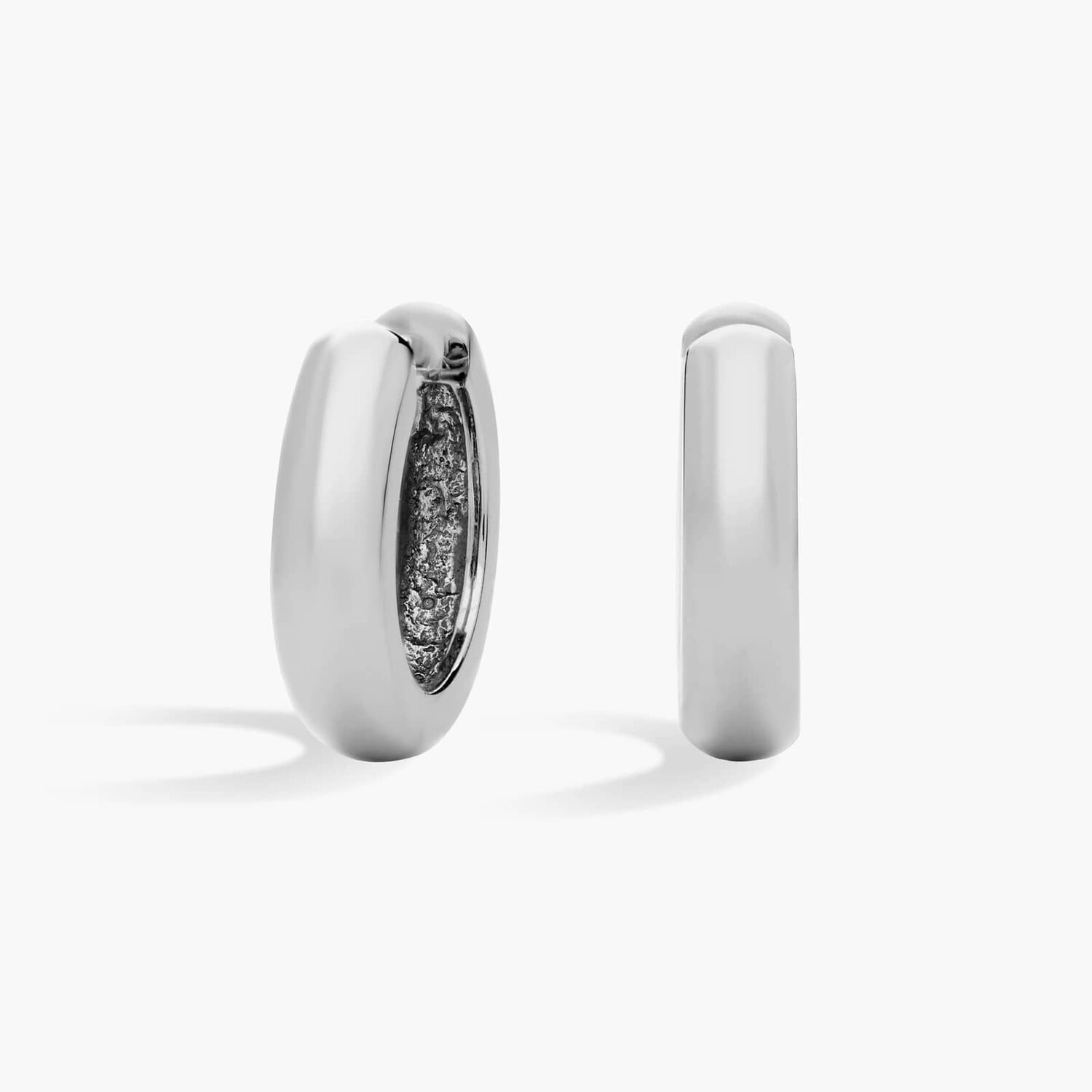 Мини-серьги-кольца Huggie Hoop из 14-каратного белого золота (4x15 мм) Blue Nile
Мини-серьги-кольца Huggie Hoop из 14-каратного белого золота (4x15 мм) Blue Nile