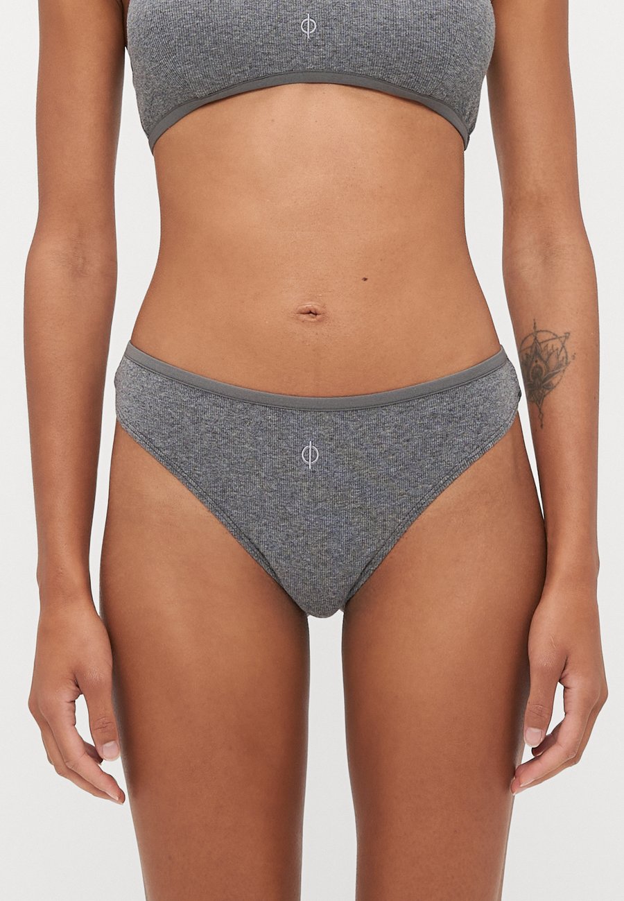 Трусы Samsøe Samsøe Thong, Mid Grey Melange/Grey
Трусы Samsøe Samsøe Thong, Mid Grey Melange/Grey