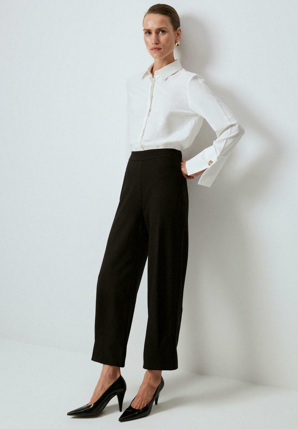 Брюки SEAMED Touché Privé, черный
Брюки SEAMED Touché Privé, черный