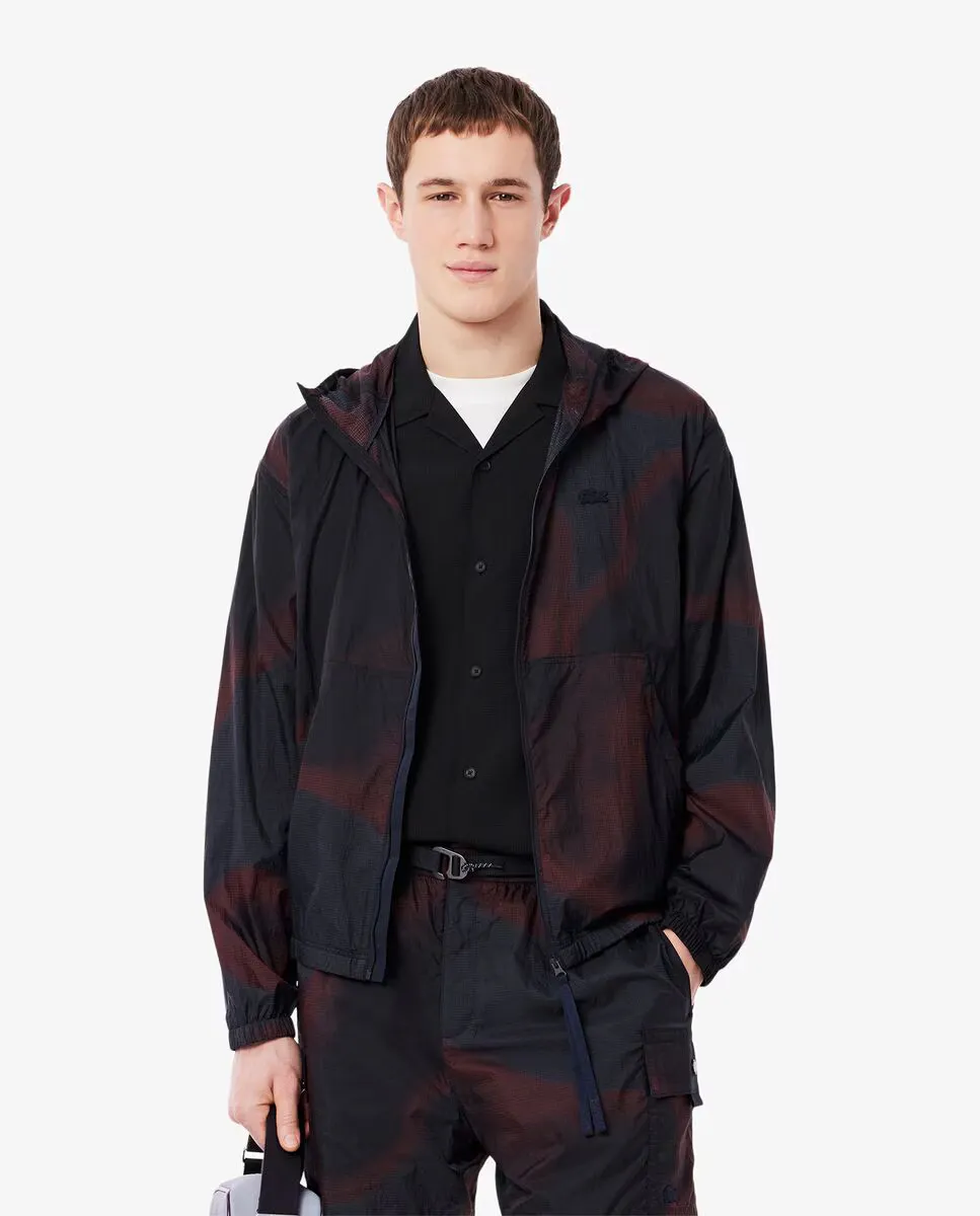 Мужская нейлоновая куртка рипстоп с синим градиентным принтом Lacoste, тёмно-синий
Мужская нейлоновая куртка рипстоп с синим градиентным принтом Lacoste, тёмно-синий