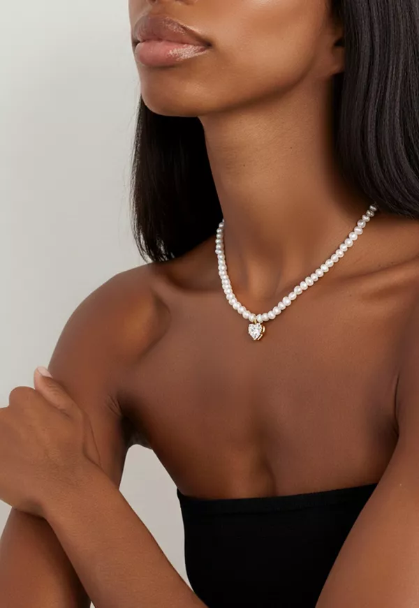 Ожерелье из барочного пресноводного жемчуга 7–8 мм с позолоченной подвеской в форме сердца Joey Baby, gold
Ожерелье из барочного пресноводного жемчуга 7–8 мм с позолоченной подвеской в форме сердца Joey Baby, gold