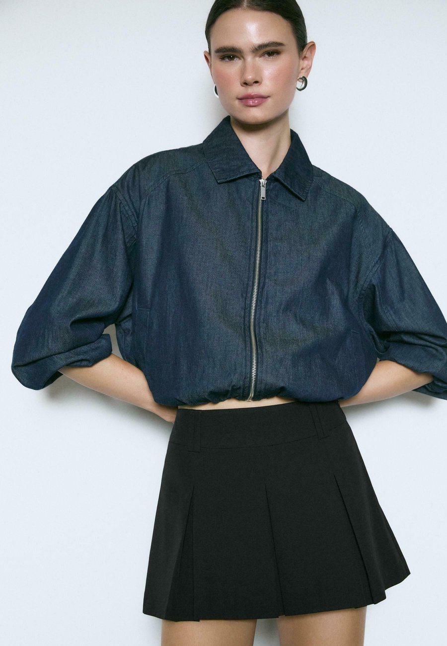 Юбка Stradivarius Pleated skirt, Black
Юбка Stradivarius Pleated skirt, Black