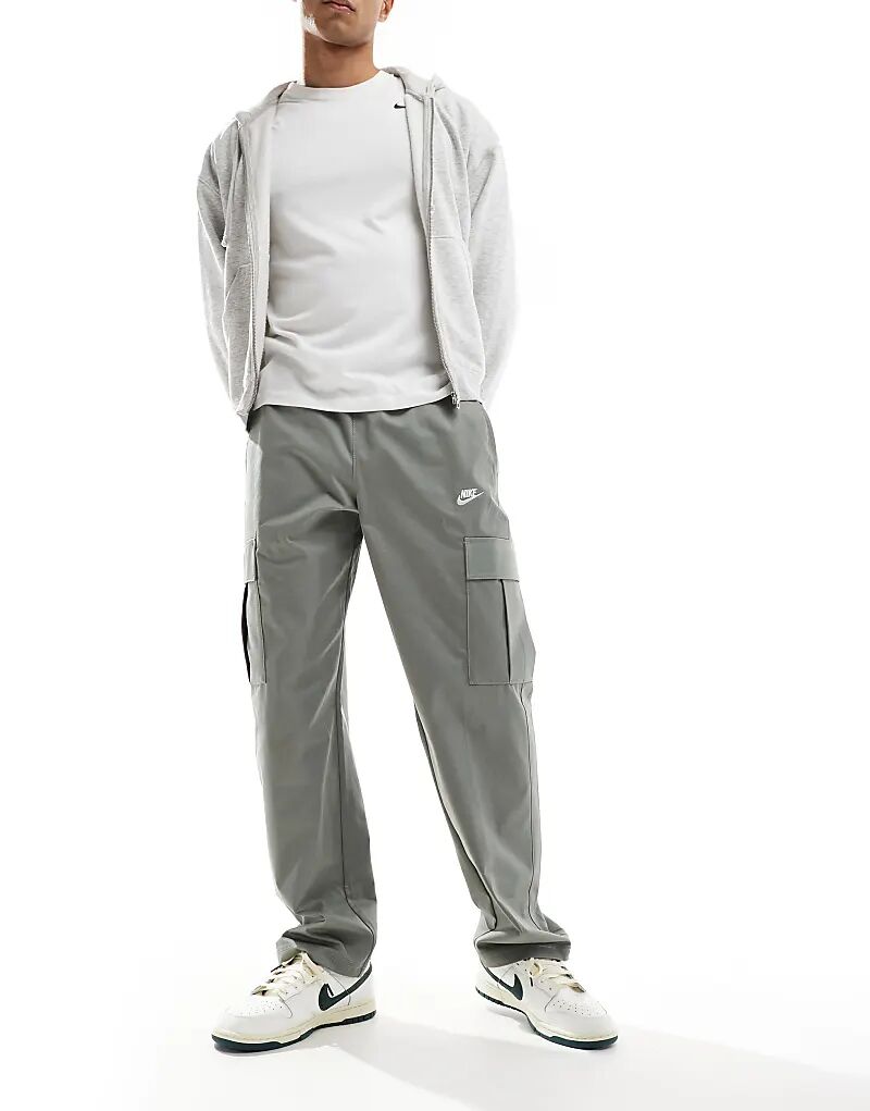 Брюки Club Cargo из твила цвета светлого хаки Nike 
Брюки Club Cargo из твила цвета светлого хаки Nike