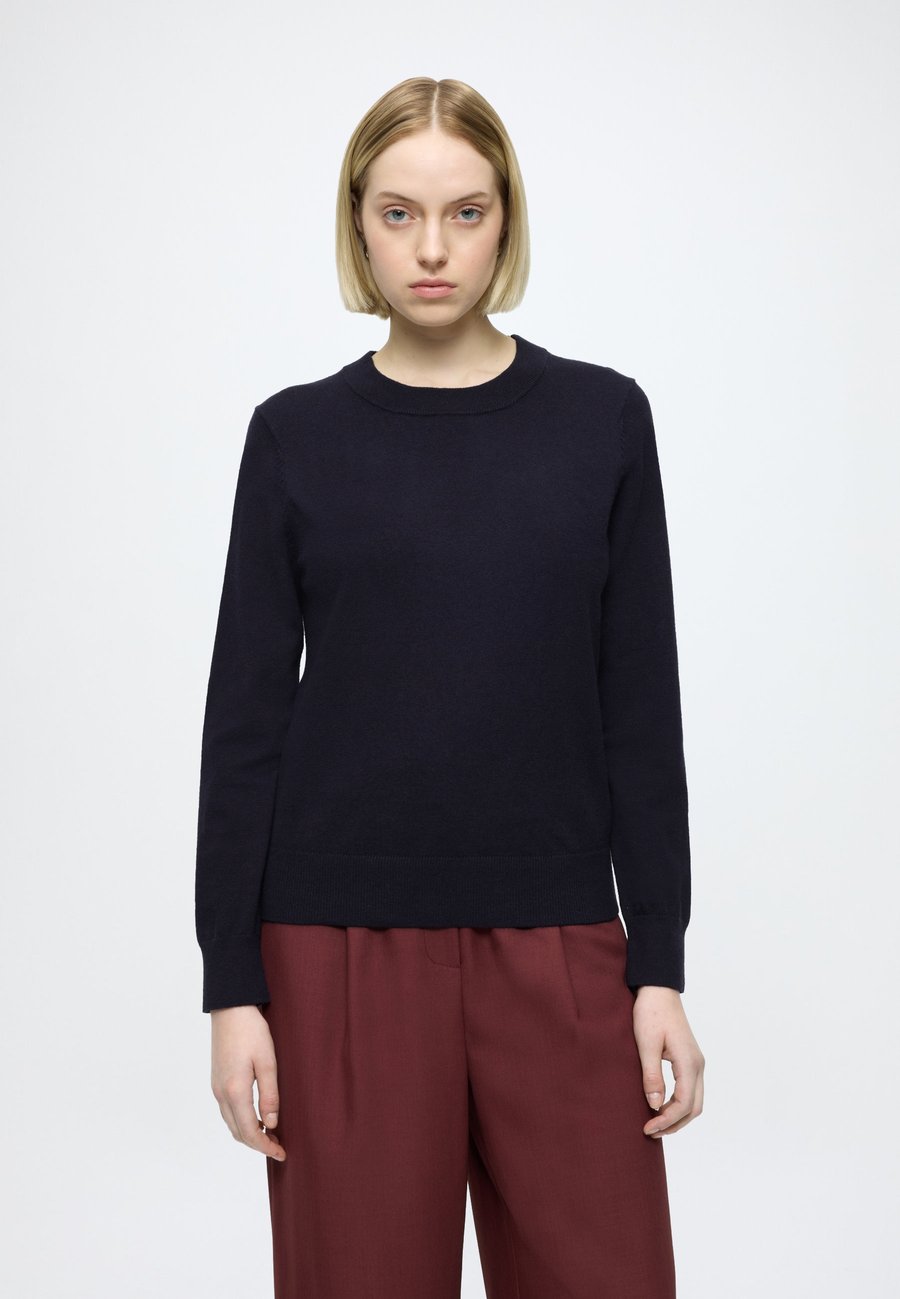 Джемпер Marc O'Polo DENIM KNIT PULLOVER, LONGSLEEVE, ROUND NECK, Dark Blue Melange_02/Dark Blue
Джемпер Marc O'Polo DENIM KNIT PULLOVER, LONGSLEEVE, ROUND NECK, Dark Blue Melange_02/Dark Blue