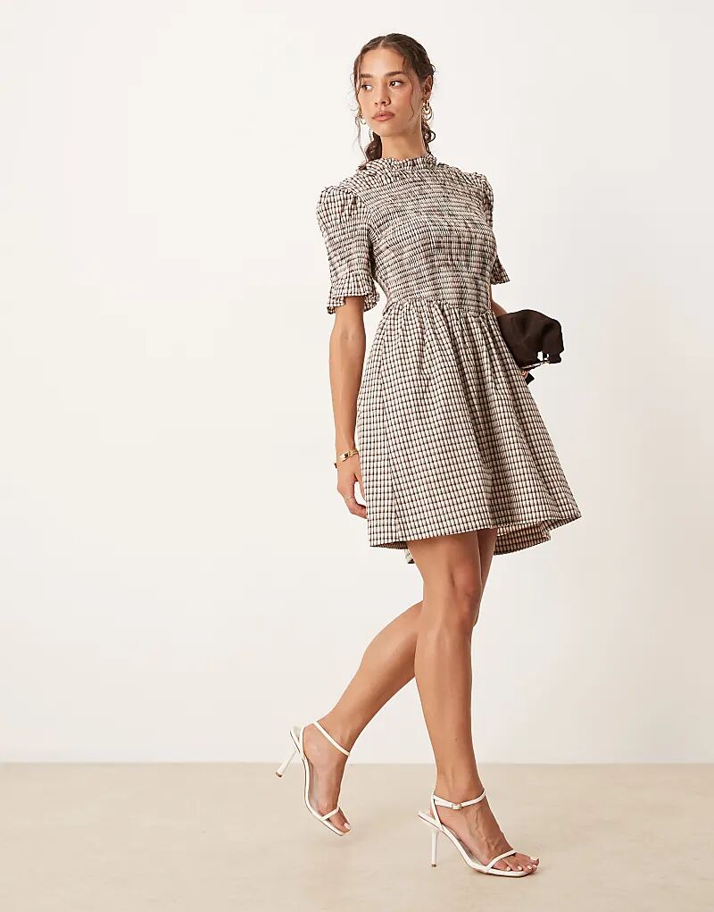 Мини-платье YAS в клетку кремового цвета
Мини-платье YAS в клетку кремового цвета