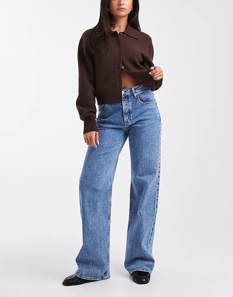 Джинсы Tommy Jeans Mia со средней посадкой, свободные, прямого кроя, средне-синего цвета
Джинсы Tommy Jeans Mia со средней посадкой, свободные, прямого кроя, средне-синего цвета