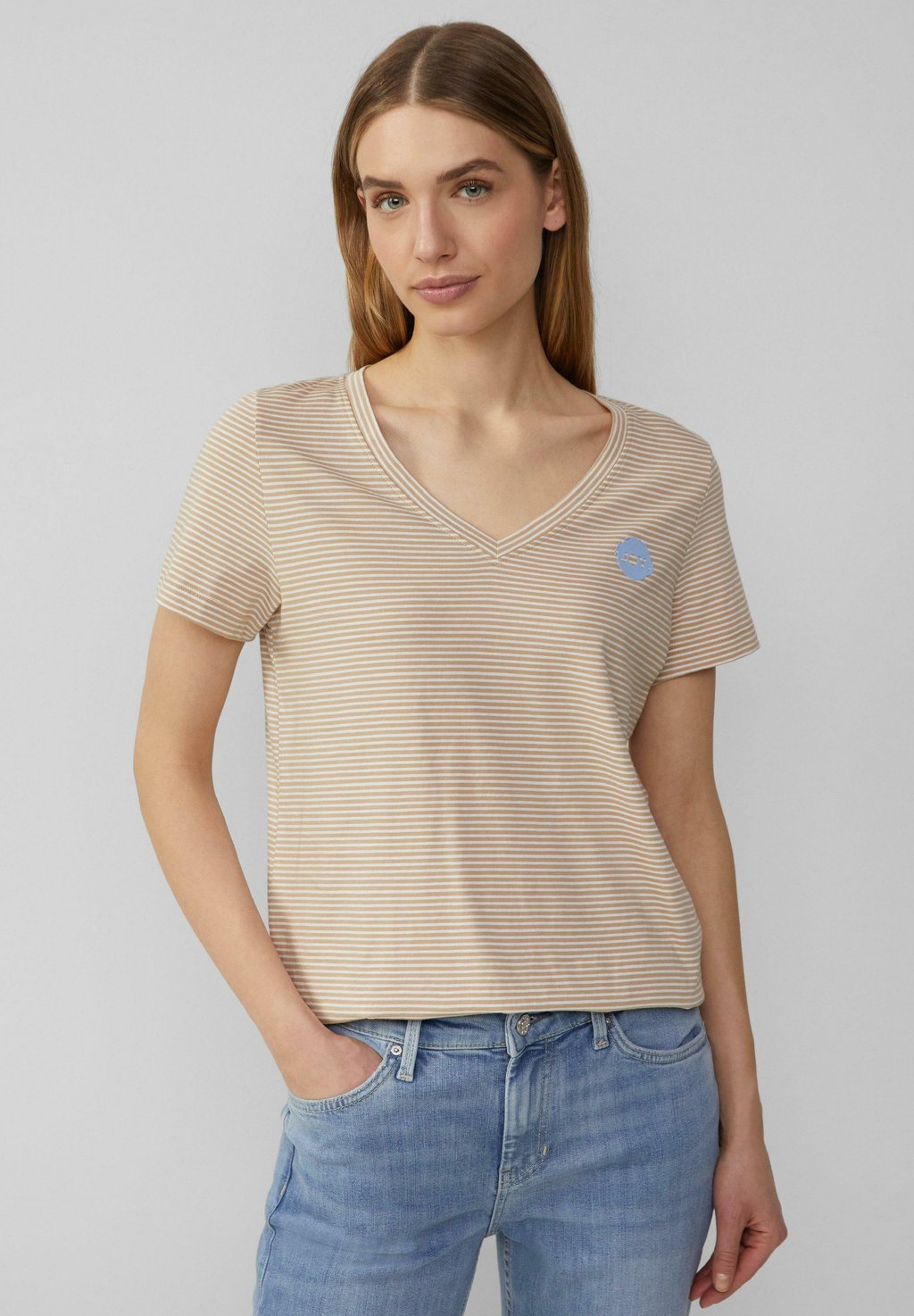 Футболка с принтом MIT V-AUSSCHNITT UND -DETAIL s.Oliver, бежевый
Футболка с принтом MIT V-AUSSCHNITT UND -DETAIL s.Oliver, бежевый