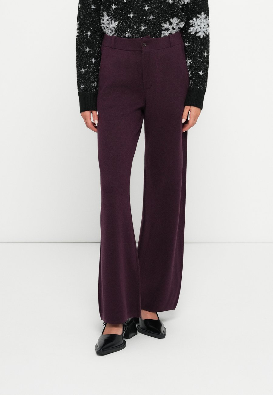 Брюки GAP CASHSOFT TAILORED PANT, Tuscan Red/Bordeaux
Брюки GAP CASHSOFT TAILORED PANT, Tuscan Red/Bordeaux
