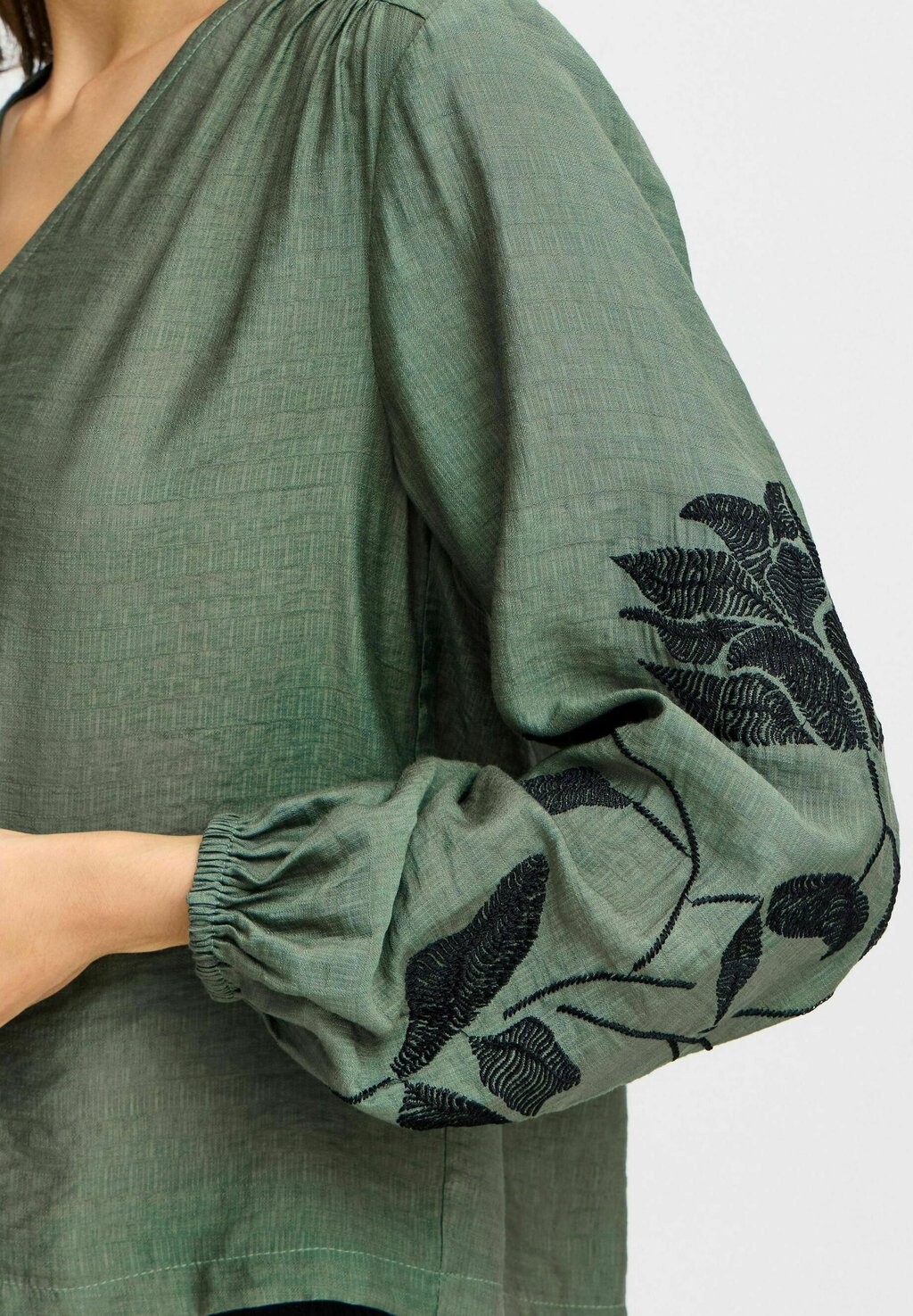 Блуза HARBO Fransa, цвет Evergreen
Блуза HARBO Fransa, цвет Evergreen