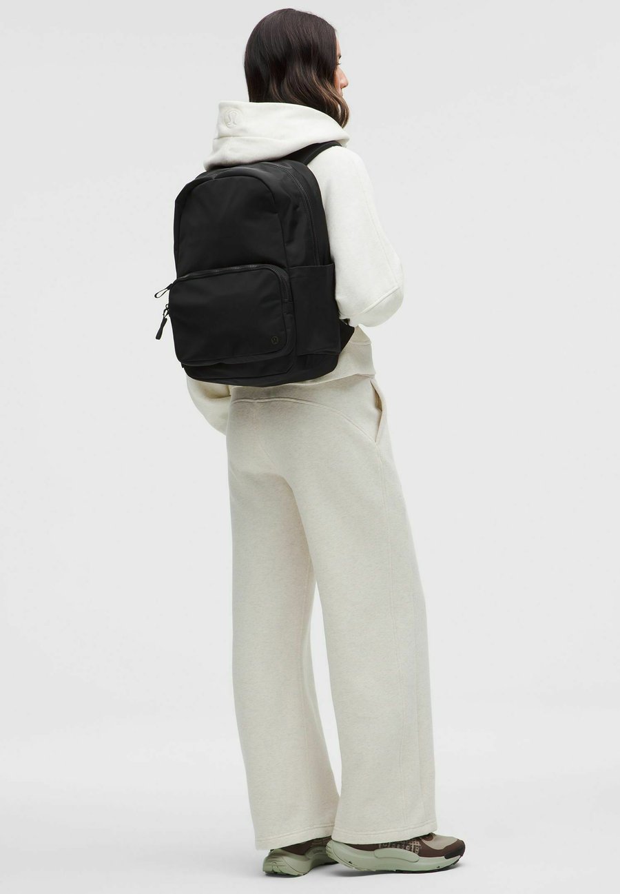Рюкзак lululemon EVERYWHERE BACKPACK, Black Graphite Grey/Black
Рюкзак lululemon EVERYWHERE BACKPACK, Black Graphite Grey/Black