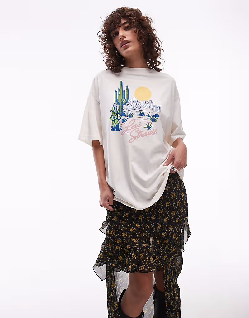 Футболка Levi's oversize с принтом пустыни белого цвета 
Футболка Levi's oversize с принтом пустыни белого цвета