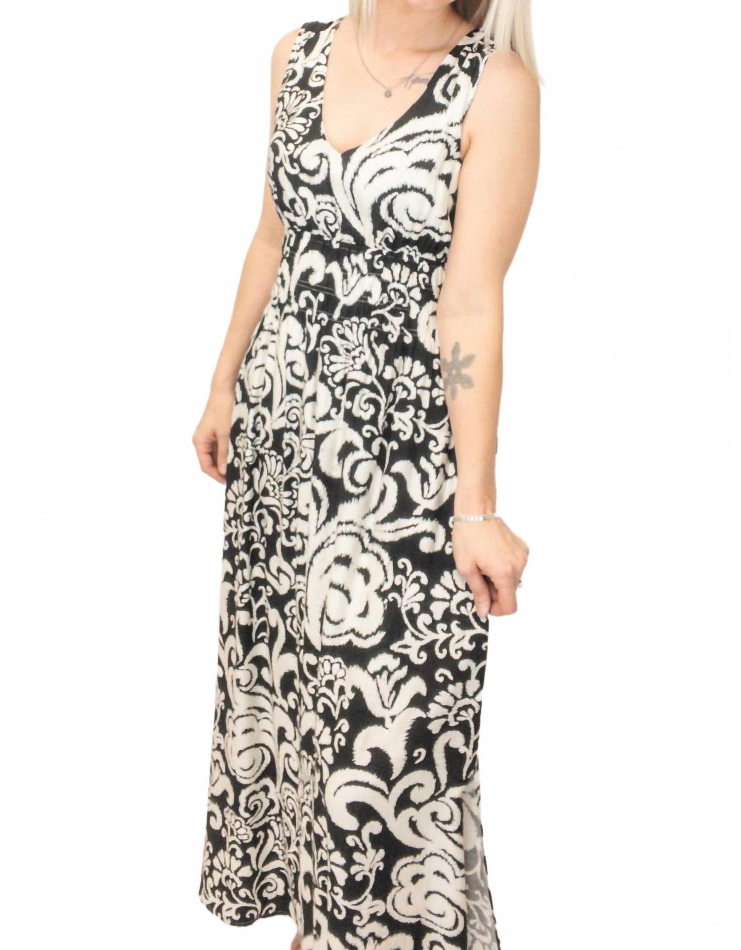 Лола цветочное макси-платье в черном цветочном принте STACCATO
Лола цветочное макси-платье в черном цветочном принте STACCATO