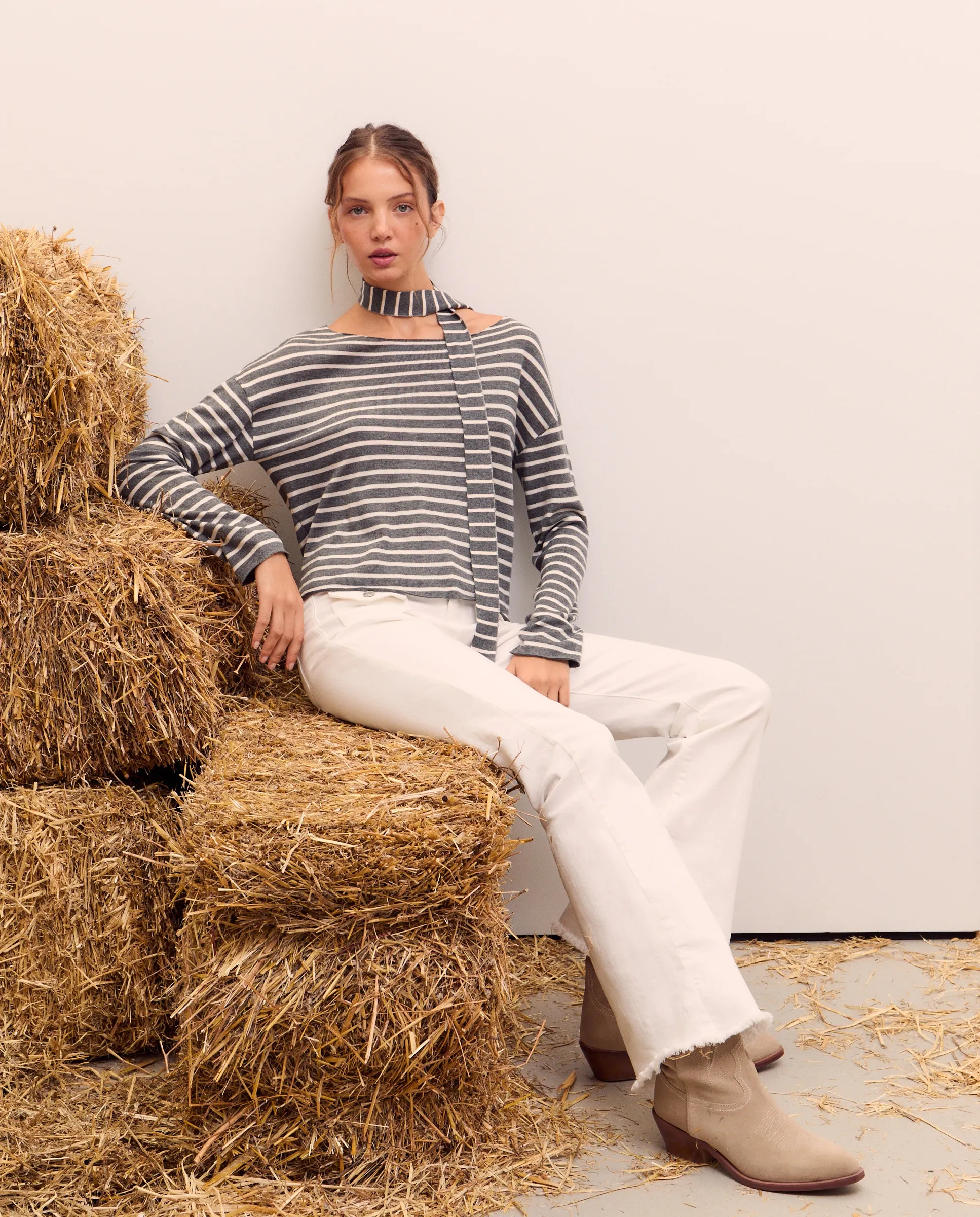 Женский полосатый свитер-чокер Green Coast, серый
Женский полосатый свитер-чокер Green Coast, серый