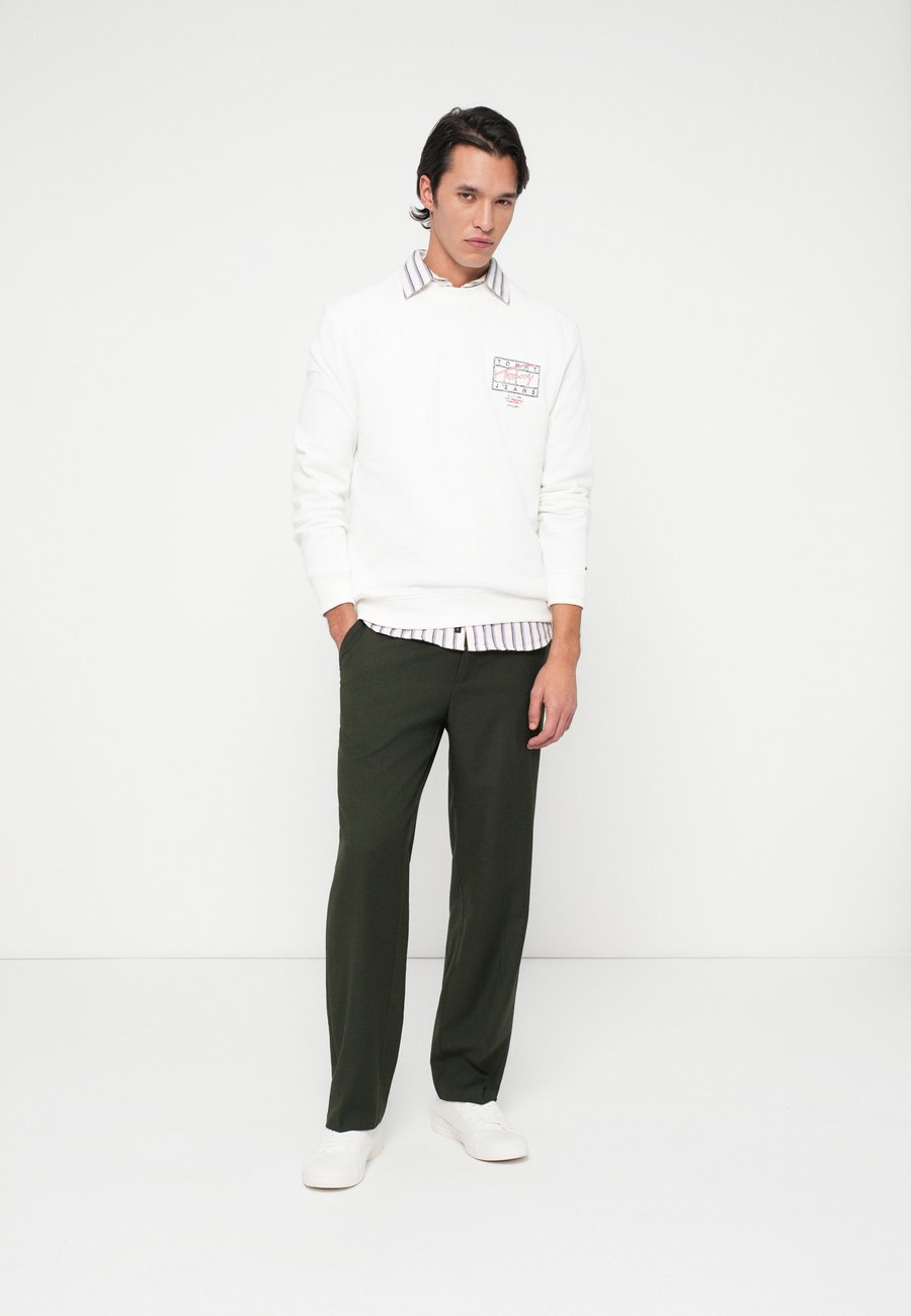 Толстовка Tommy Jeans ENTRY DNA PLAY CREW UNISEX, Ecru/Off-White
Толстовка Tommy Jeans ENTRY DNA PLAY CREW UNISEX, Ecru/Off-White