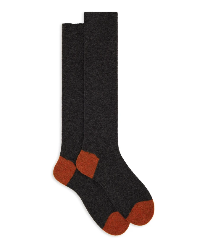 Длинные носки из букле-шерсти с контрастными деталями. Gallo, мультиколор
Длинные носки из букле-шерсти с контрастными деталями. Gallo, мультиколор