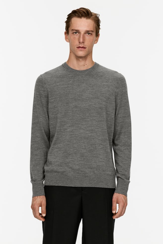 Свитер тонкой вязки из шерсти мериноса Arket, серый
Свитер тонкой вязки из шерсти мериноса Arket, серый