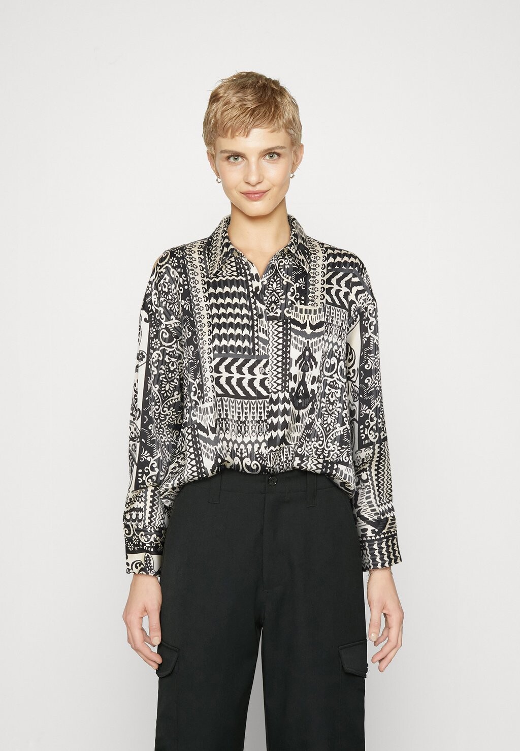 Блузка-рубашка VIFULMA VILA, цвет egret/black
Блузка-рубашка VIFULMA VILA, цвет egret/black