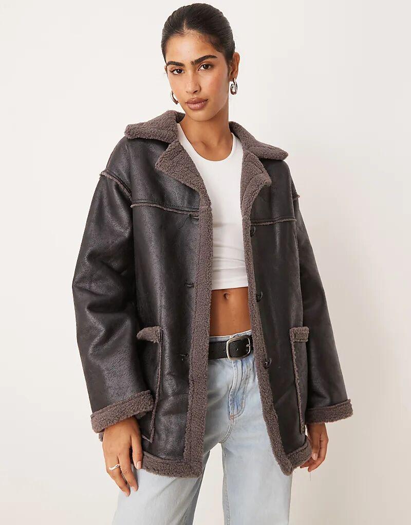 Гламурное черное темно-серое пальто в черном темно-сером цвете
Гламурное черное темно-серое пальто в черном темно-сером цвете