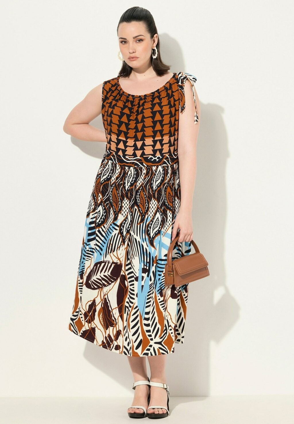 Дневное платье MIXED PRINT SLEEVELESS MIDI Ulla Popken, черный
Дневное платье MIXED PRINT SLEEVELESS MIDI Ulla Popken, черный
