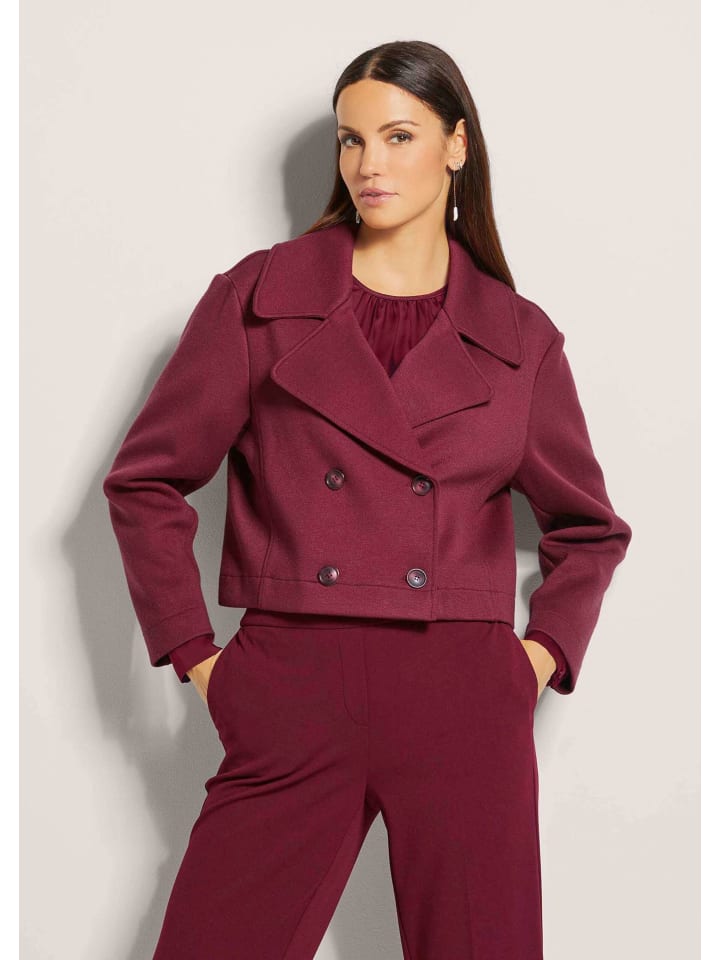 MADELEINE Короткий двубортный блейзер рубиново-красного цвета
MADELEINE Короткий двубортный блейзер рубиново-красного цвета