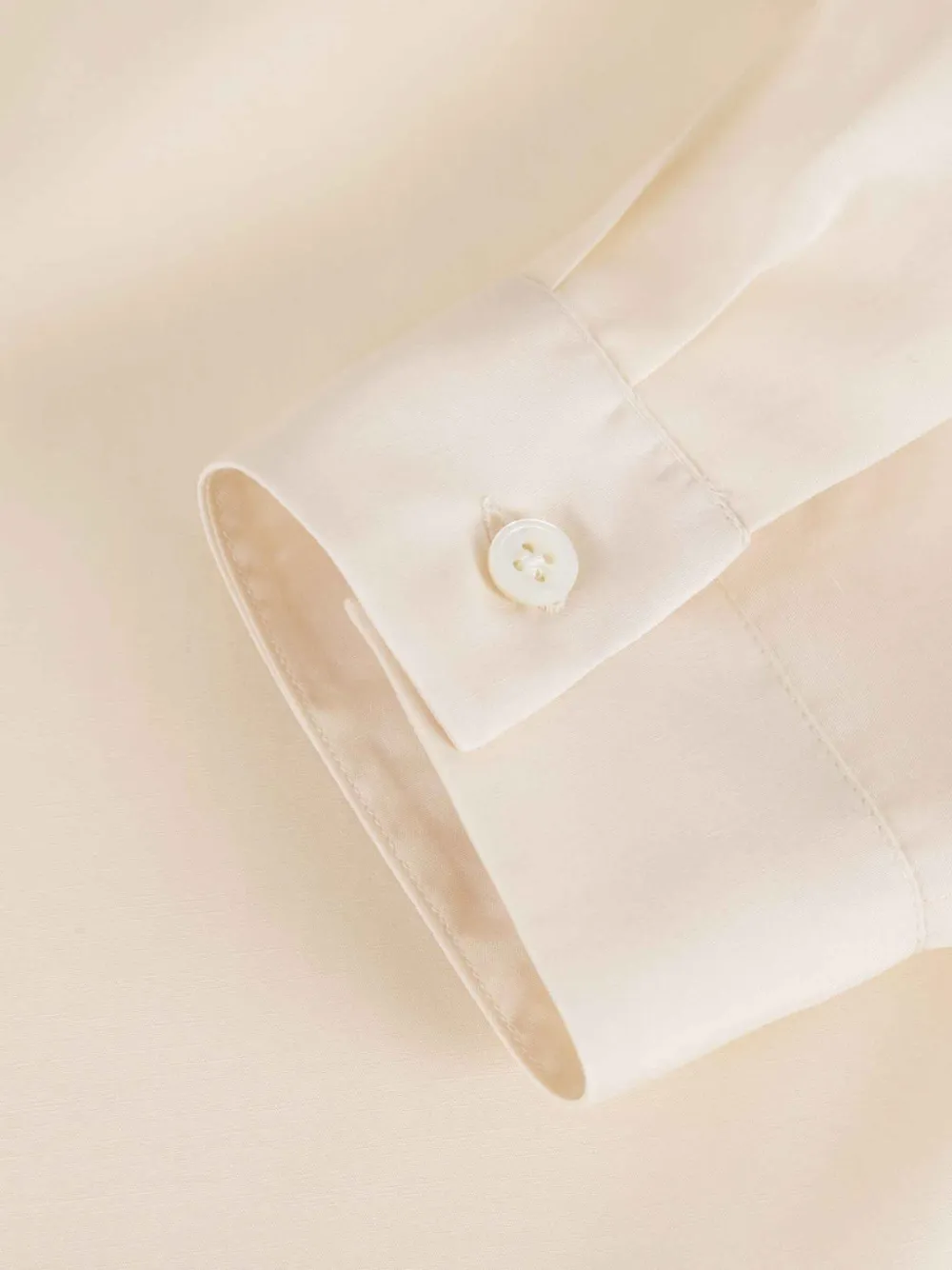 Рубашка на пуговицах Lardini, бежевый
Рубашка на пуговицах Lardini, бежевый