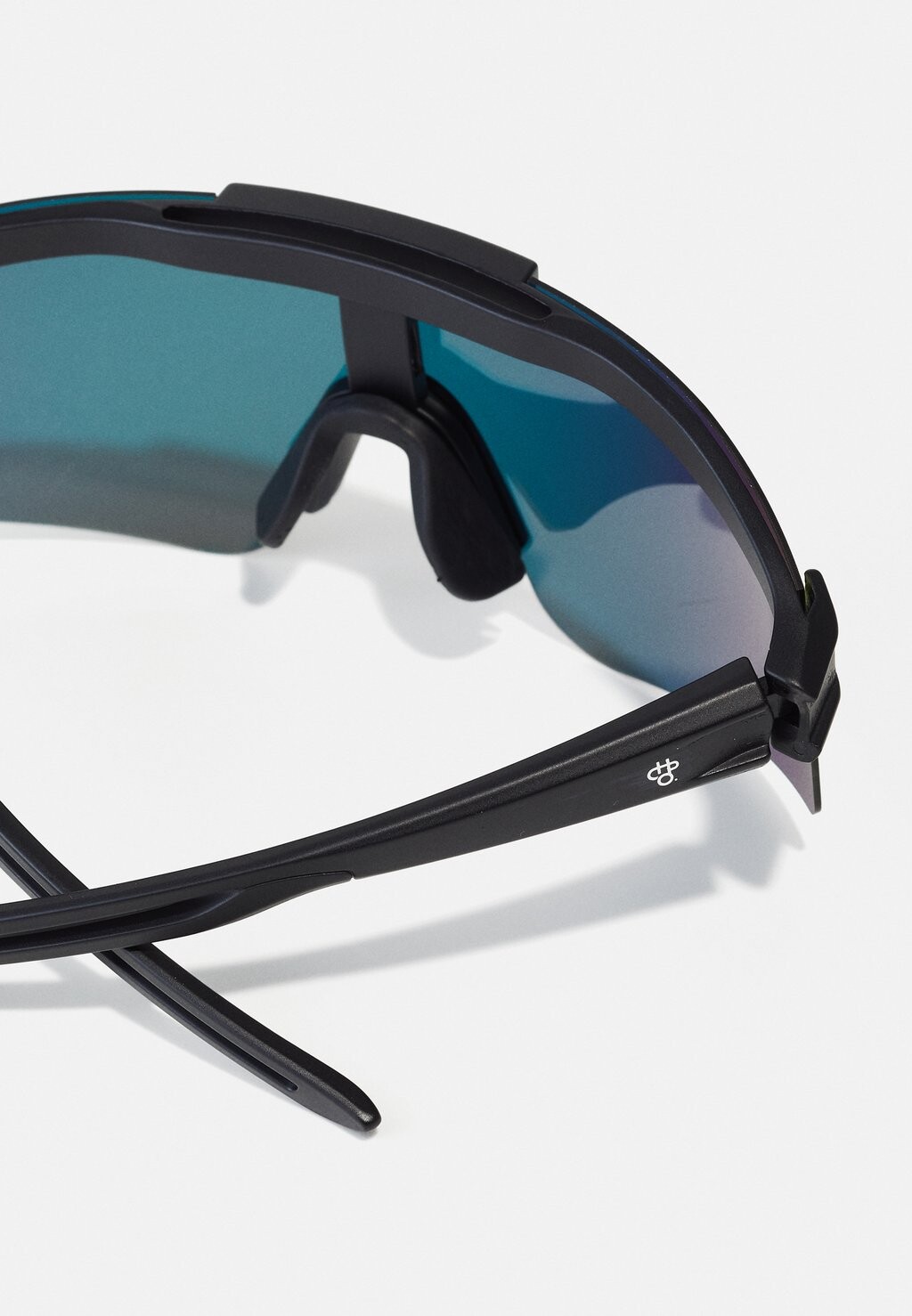 Солнцезащитные очки Unisex CHPO, черно-красное зеркало
Солнцезащитные очки Unisex CHPO, черно-красное зеркало