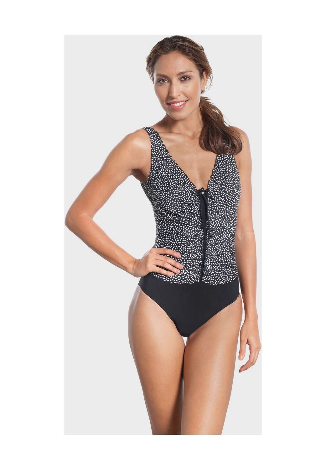 Женский купальник с глубоким вырезом на спине и жемчугом SUNFLAIR, цвет Schwarz Weiss
Женский купальник с глубоким вырезом на спине и жемчугом SUNFLAIR, цвет Schwarz Weiss