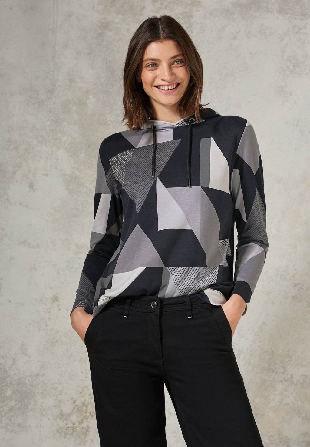 Топ с длинными рукавами GEMUSTERTES Cecil, черный
Топ с длинными рукавами GEMUSTERTES Cecil, черный