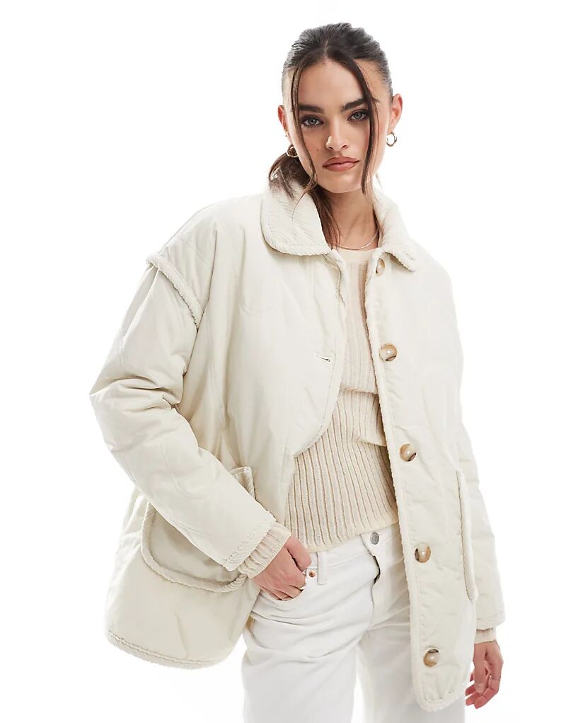 Потертая стеганая куртка со шнуром кремового цвета
Потертая стеганая куртка со шнуром кремового цвета